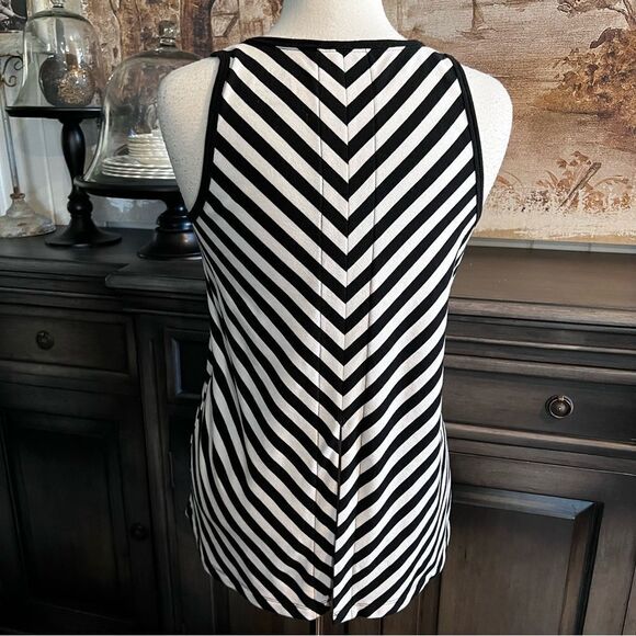 TIME and TRU Tank Top stripped Black and white size Medium 8-10 - Picture 5 of 9